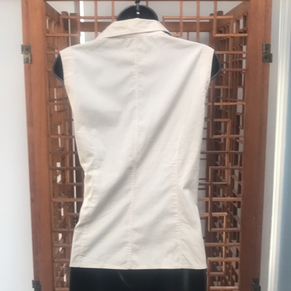 Size 10 tan blouse with zipper. - Picture 4 of 4